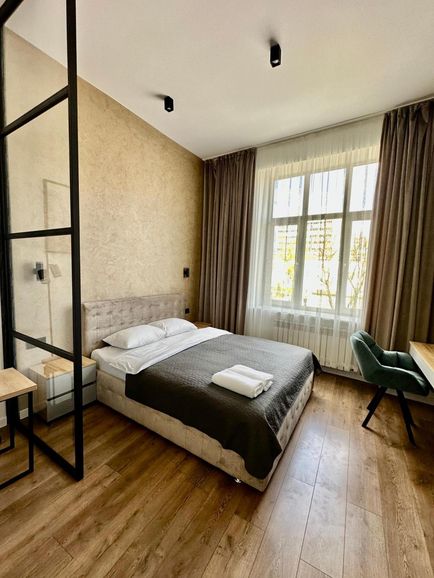 Romantic Apartments - In The Center Of Lviv , King-Size Bed Экстерьер фото